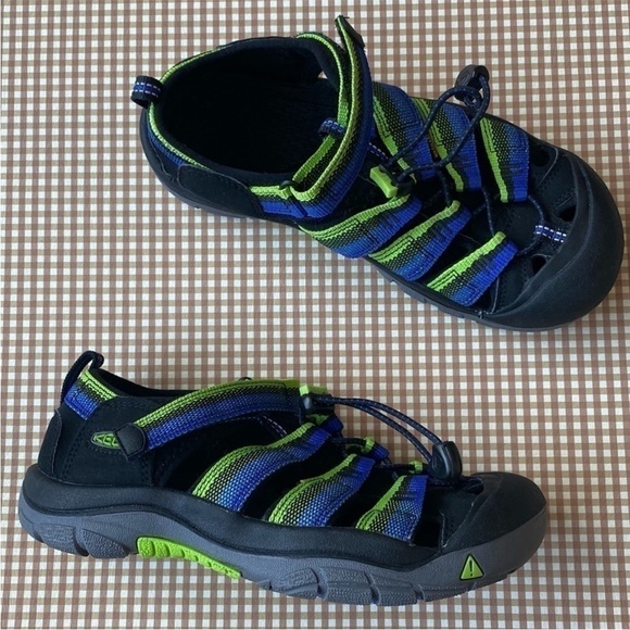 Keen Newport H2 blue/green/black water shoes.
Big Kids size 4 - Picture 2 of 9